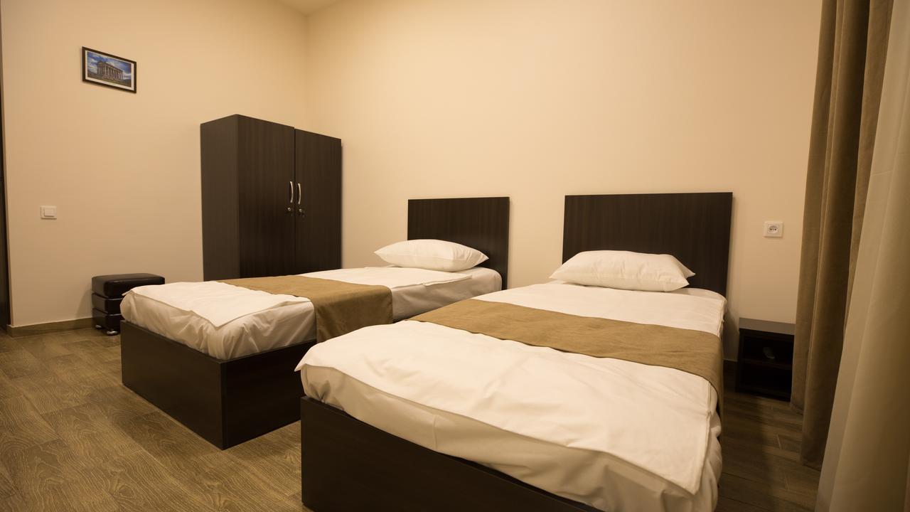 5 Rooms Mini-Hotel & Tours Yerevan Exterior photo