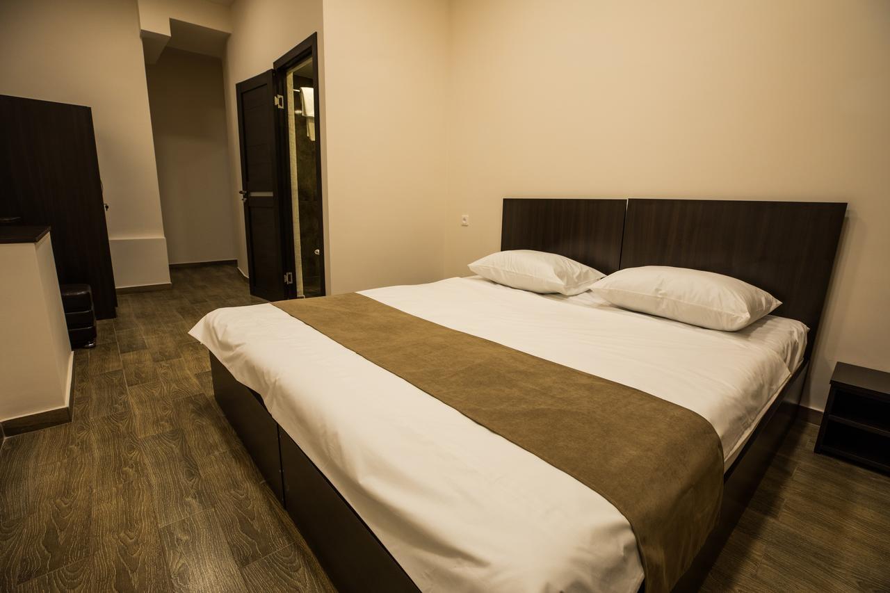 5 Rooms Mini-Hotel & Tours Yerevan Exterior photo