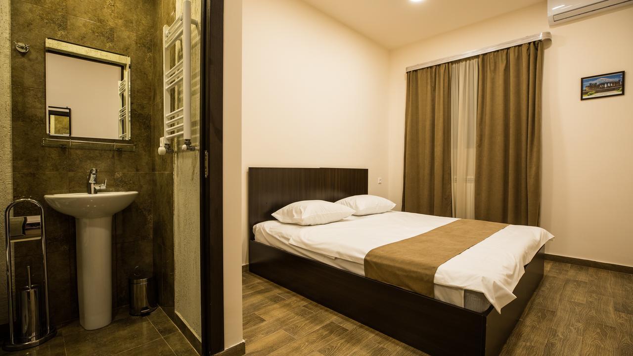 5 Rooms Mini-Hotel & Tours Yerevan Exterior photo