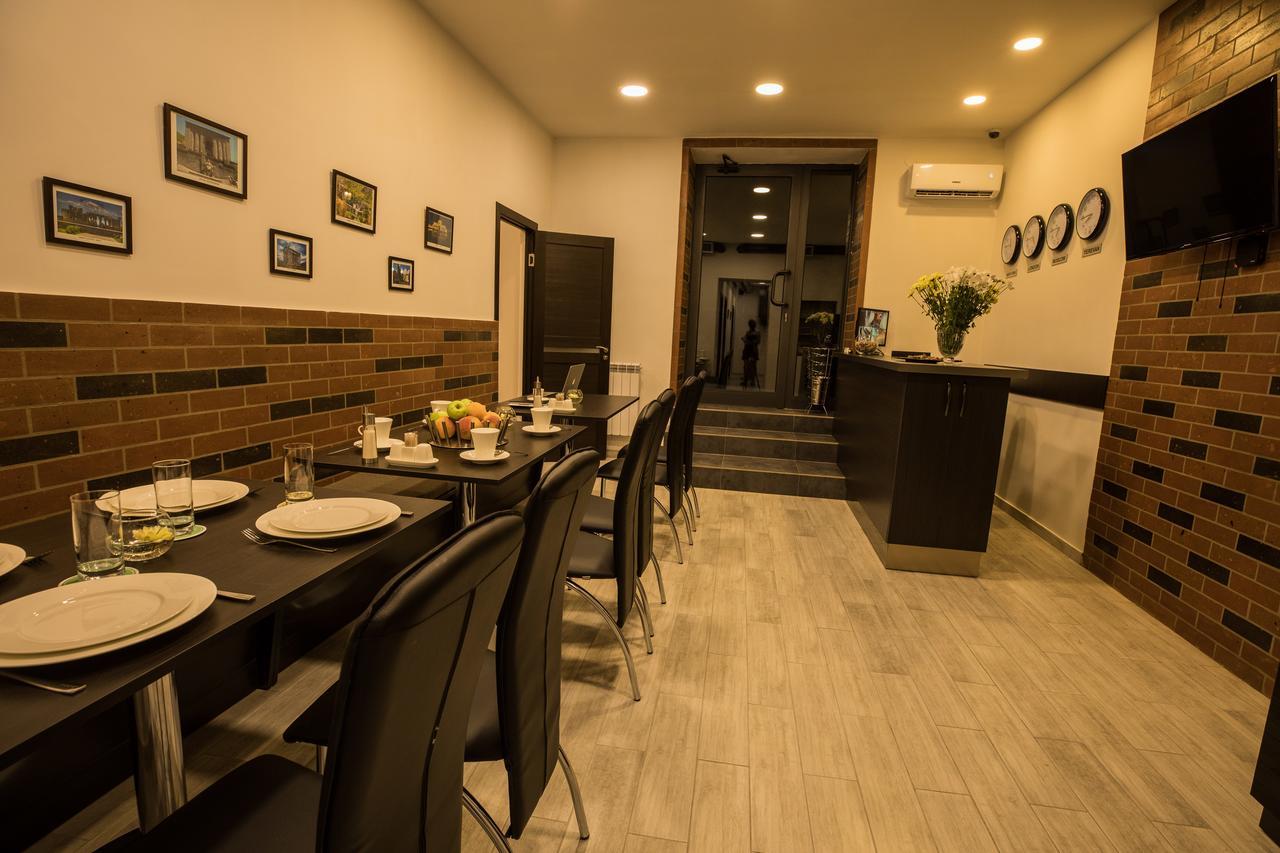 5 Rooms Mini-Hotel & Tours Yerevan Exterior photo