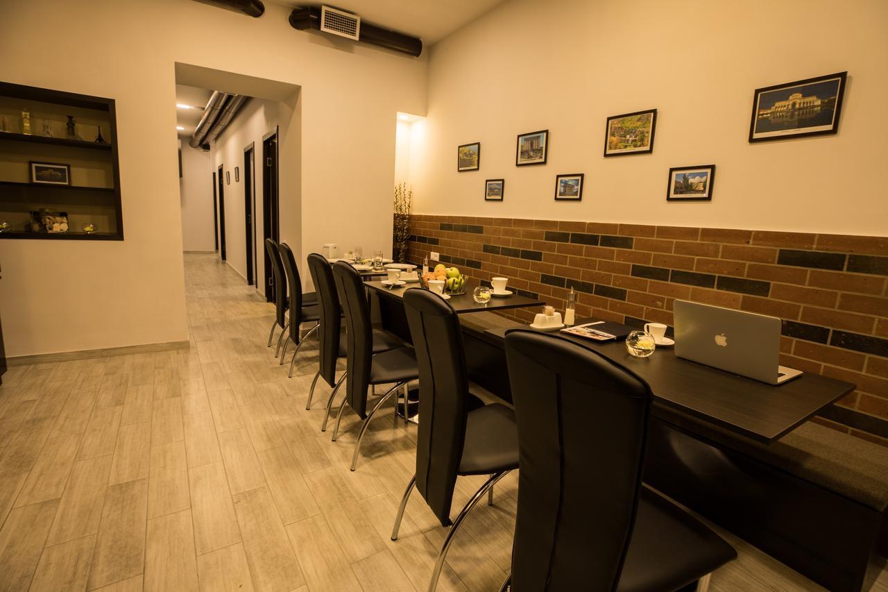 5 Rooms Mini-Hotel & Tours Yerevan Exterior photo