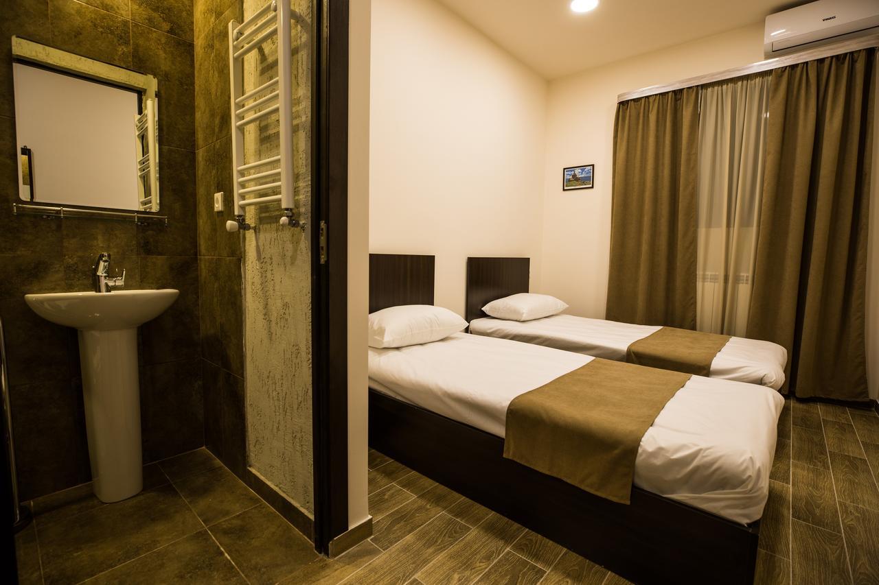 5 Rooms Mini-Hotel & Tours Yerevan Exterior photo