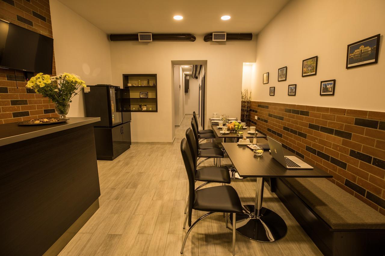 5 Rooms Mini-Hotel & Tours Yerevan Exterior photo