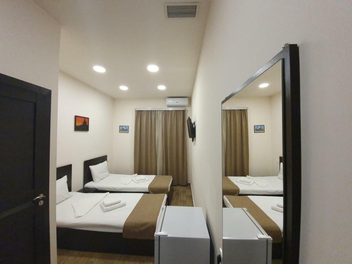 5 Rooms Mini-Hotel & Tours Yerevan Exterior photo