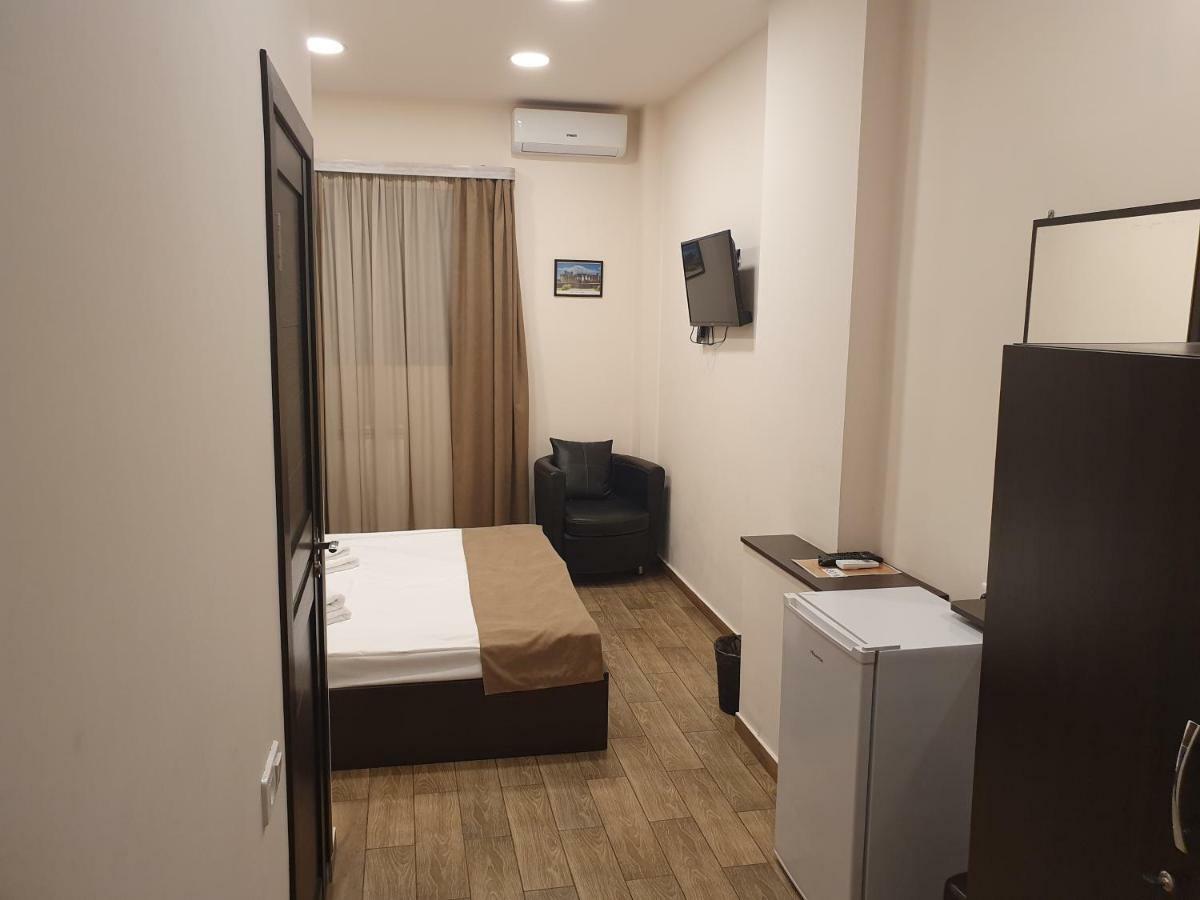 5 Rooms Mini-Hotel & Tours Yerevan Exterior photo