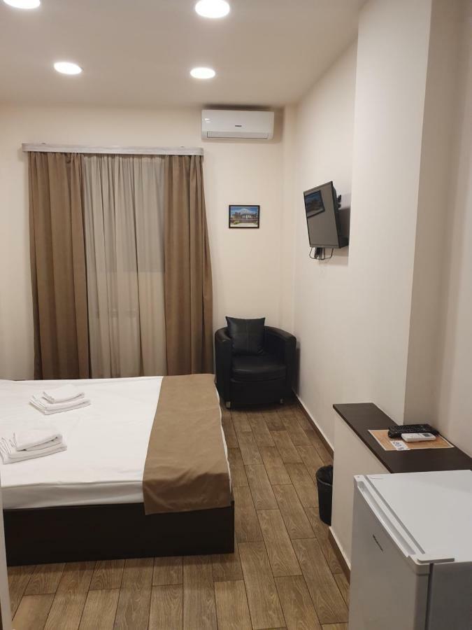 5 Rooms Mini-Hotel & Tours Yerevan Exterior photo