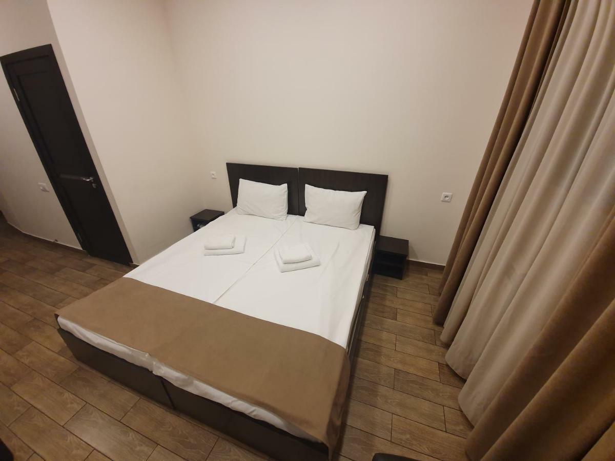 5 Rooms Mini-Hotel & Tours Yerevan Exterior photo